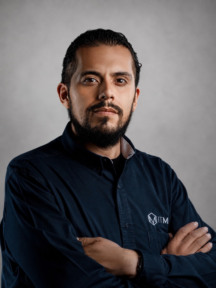 Osbaldo, Especialista en Soporte de IT-MAC